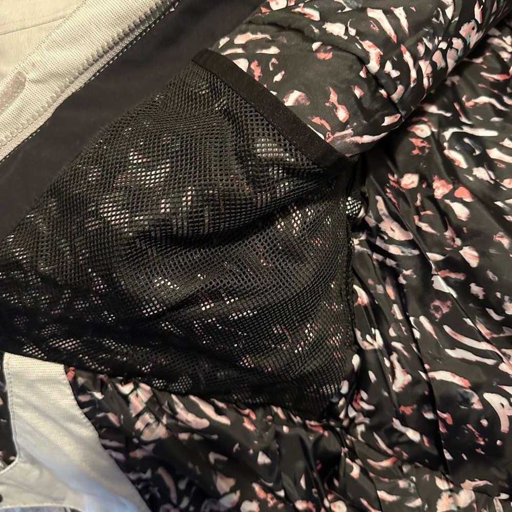 Snowboarding Jacket - image 8